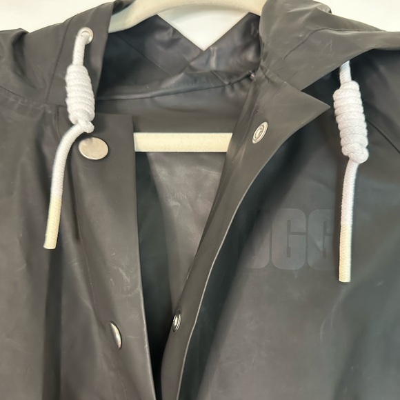 UGG Women’s Hutton Rain Jacket - Picture 3 of 4